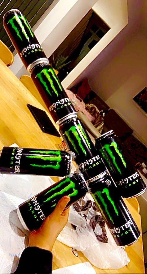 Monster Energy Crown, Energy Drink Crafts, Monster Drink Ideas, Things To Make With Cans, Monster Cans Diy, Monster Energy Drinks, Pop Can Crafts, Monster Room, Pop Tab Crafts