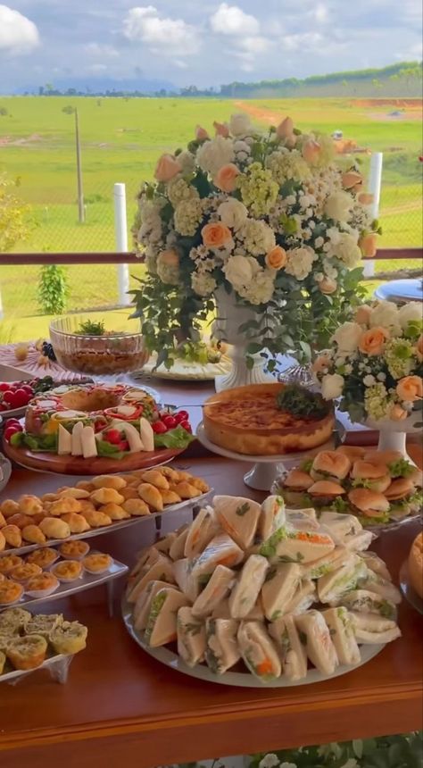 Party Food Buffet, Catering Ideas Food, Wedding Buffet, Snack Table, Birthday Brunch, Catering Food, Brunch Wedding, Weird Food, Buffet Food