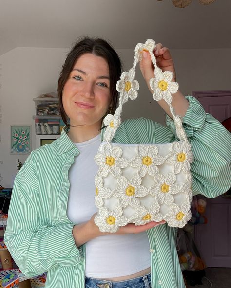 Crochet Daisy Bag, Crochet Daisy Bag Pattern, Crochet Daisy Chain, Crochet Daisy Tote Bag, Flower Shaped Crochet Bag, Crazy Daisy Crochet Bag, Ruffles Bag, Daisy Bags, Letter Bag