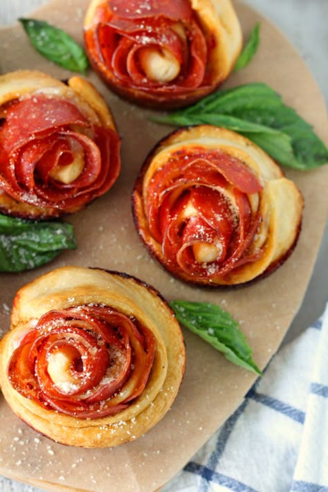 Easter Finger Food, Pepperoni Pinwheels, Easy Pepperoni Pizza, Pizza Roses, Cranberry Cream Cheese Dip, Kids Dinner Ideas, Best Appetizers Ever, Valentines Event, Bunco Food