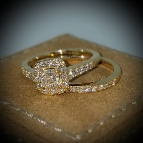 Bride Wedding Ring Gold, Big Wedding Rings Gold, Gold Square Wedding Rings, Gold Plated Wedding Rings, Wedding Ring Sets Gold, Yellow Gold Cushion Cut Engagement Ring, Gold Wedding Ring Women, Gold Engagement Ring Round, Engagement Rings Round Gold