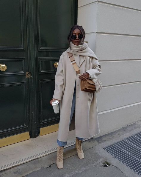 The 2021 French Wardrobe: 7 Items Chic Women in Paris Will Wear Minimalist Winter Outfits, France Ootd, French Minimalist, Nyc Winter Outfits, French Wardrobe, Mode Zara, Winter Fashion Outfits Casual, Cold Outfits, Coat Outfit