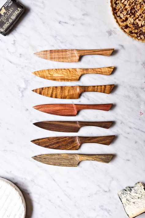 Wooden Knife, Wooden Kitchen Utensils, Carpentry Projects, Wood Knife, Counter Decor, Diy Holz, Wooden Utensils, Garden Kitchen, Wooden Wall Decor