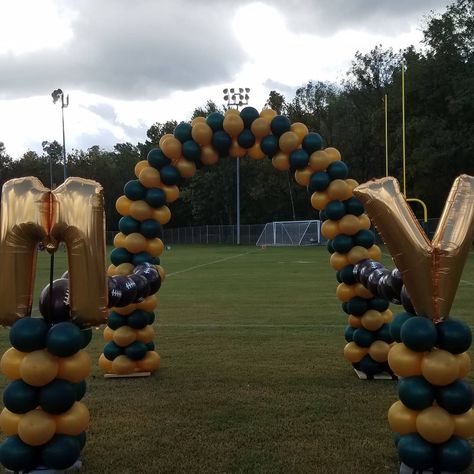 Football run through tunnel for youth football teams Football Theme Backdrop Ideas, Football Themed Balloon Arch, Football Banquet Backdrop, Football Tunnel Entrance Diy, Football Banners Run Through First Game, Football Banquet Decorations, Tunnel Entrance, Gold Balloon Arch, Football Run