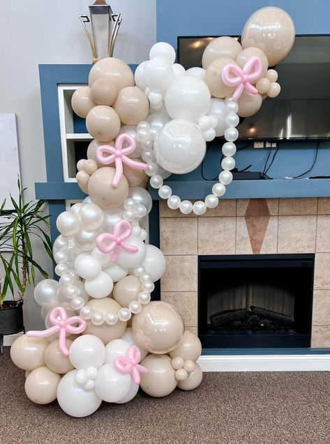 Baby Girl Balloon Arch, Bow Balloon Arch, Baby Shoer, White Balloon Garland, Pearl Bridal Shower, 18th Birthday Decorations, Girly Birthday Party, Idee Babyshower, Bow Baby Shower