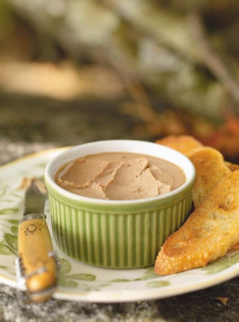 Ricardo's Recipe : Chicken Liver Mousse with Maple and Brandy Chicken Liver Pate Recipe, Liver Mousse, Chicken Liver Mousse, Terrine Recipe, Savory Cheesecake, Chicken Liver Recipes, Liver Pate, Pate Recipes, Chicken Liver Pate