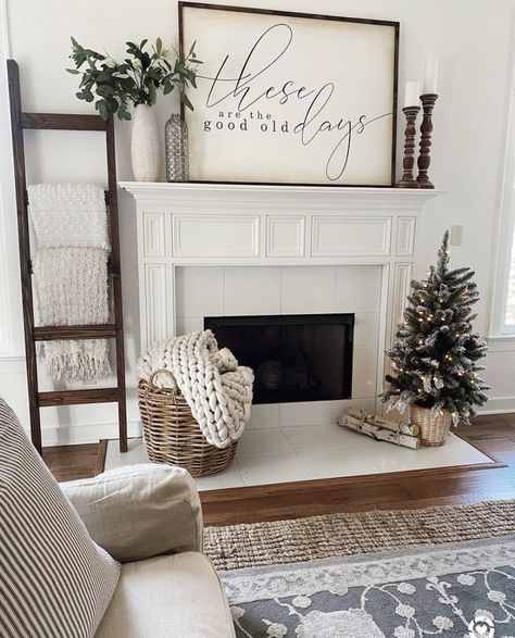 Chimney Decor, Farmhouse Fireplace Decor, Fireplace Mantle Decor, Modern Farmhouse Living, Fireplace Mantel Decor, Front Porch Christmas Decor Ideas, Porch Christmas Decor Ideas, Porch Christmas Decor, Front Porch Christmas