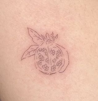 Linger Cranberries Tattoo, Fruit Stick And Poke Tattoo, Pomegranate Stick And Poke, Palmagranet Tattoo, Pomegranate Tattoo Minimalist, Pomegranate Seed Tattoo, Minimalist Pomegranate Tattoo, Pomegranate Tattoo Small Simple, Simple Pomegranate Tattoo