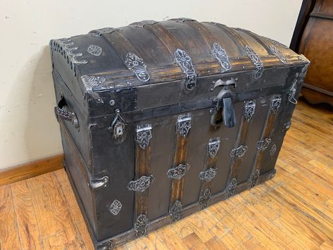 Spectacular Steamer Trunk Steamer Trunk Coffee Table, Vintage Chest Trunk, Vintage Steamer Trunk, European Coffee, Trunks For Sale, Antique Steamer Trunk, Trunk Chest, Old Trunks, Travel Trunk