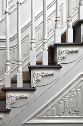 Victorian Staircase, درابزين السلم, Escalier Design, White Victorian, Lan Can, Nate Berkus, Victorian Decor, Stairway To Heaven, Staircase Design