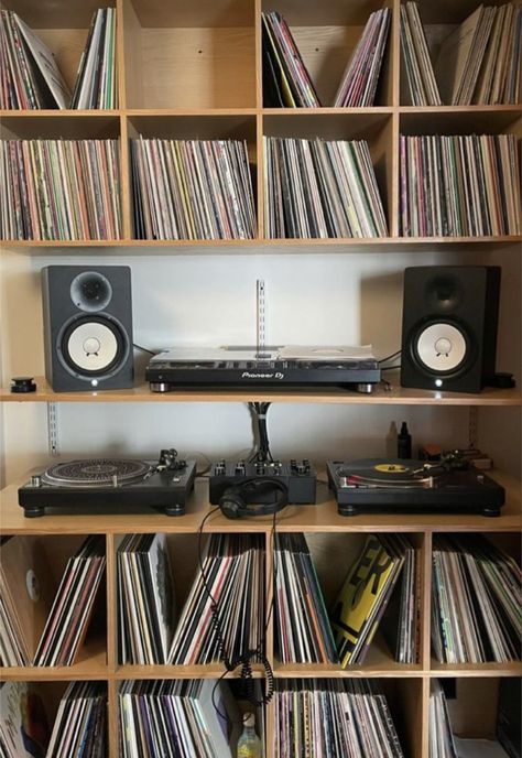 Vinyl Record Wall Shelf, Hifi Furniture Audiophile, Custom Record Storage, Shelving For Vinyl Records, Diy Vinyl Record Wall Shelf, Diy Record Cabinet, Record Shelf Ideas, Record Storage Wall, Record Room Ideas