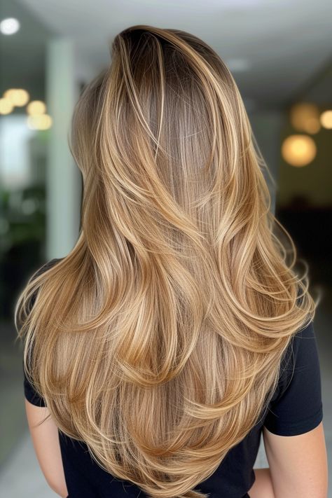 Honey Blonde Hair Long Layers, Sunny Hair Color, Long Hair With Layers And Highlights, Honey Blonde Layered Hair, Long Layers Blonde Hair, Long Blonde Highlighted Hair, Warm Balayage Blonde, Long Layered Hair Blonde, Long Blonde Hairstyles With Layers