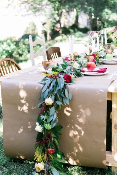 Al fresco table: http://www.stylemepretty.com/2014/11/28/autumn-al-fresco-bridal-shower/ | Photography: Kathryn McCrary - http://www.kathrynmccrary.com/ Spring Wedding Centerpieces, Kraft Paper Wedding, Paper Tablecloth, Paper Table Runner, Chic Bridal Showers, Tafel Decor, Outdoor Dinner, Table Runners Wedding, Butcher Paper