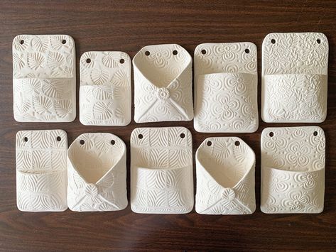 Pottery Wall Pockets Handmade, Clay Pocket Ideas, Wall Pockets Ceramic, Diy Air Dry Clay Wall Hanging, Air Dry Clay Wall Pocket, Clay Wall Planters, Ceramics Wall Decor, Clay Wall Sculpture, Wall Pockets Clay