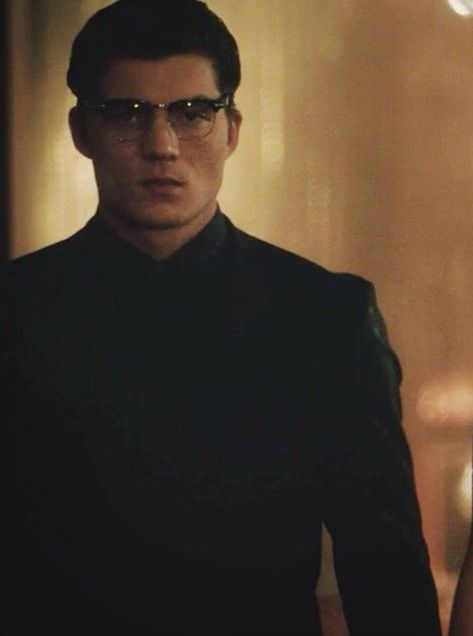 Zane Holtz Henry Winter, Richie Gecko, Zane Holtz, The Secret History Aesthetic, Henry Winter, Mia Wasikowska, Dark Academia Style, Gentleman Aesthetic, Girly Movies