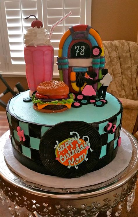 50s Diner Cake, 1950s Cake Ideas, 60s Cake, 50s Diner Party, 50s Themed Party, Diner Cake, 50s Cake, Grease Themed Parties, Hamburger Cake