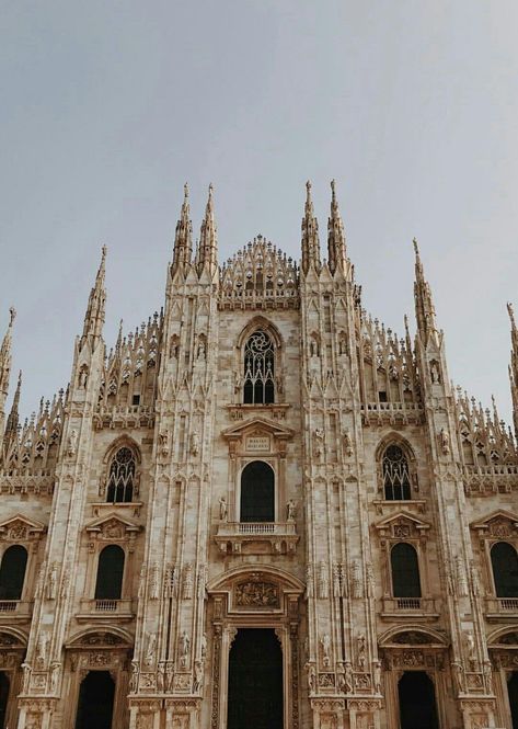 Foto Milano Aesthetic, Archeticture Aesthetic, Milano Italy Aesthetic, Minimal Aesthetic Wallpaper, Milano Wallpaper, Italy Aesthetic Wallpaper, Milano Aesthetic, Colour Moodboard, Paradise Places