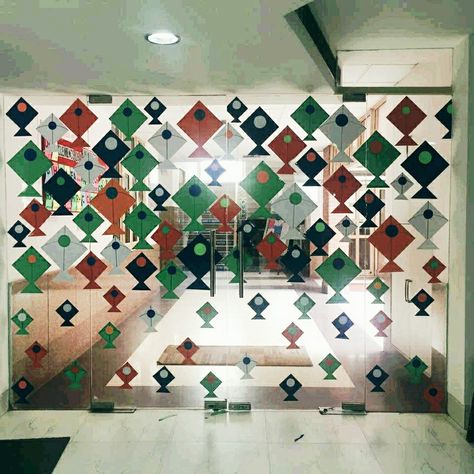 Glass door decoration / paper kite craft / independent day craft / republic day craft work Republic Day Door Decoration, Independent Day Craft, Republic Day Decoration, Republic Day Craft, Kite Craft, Kite Decoration, Paper Kite, School Reception, Bee Crafts For Kids