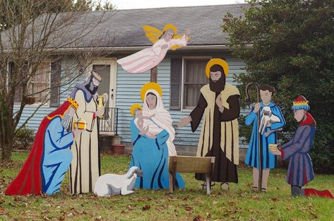 Wooden Nativity Set ⋆ ThePlywood.com Outdoor Nativity Scene Diy Wood Christmas Yard, Life Size Manger Diy, Life Size Nativity Scene Diy, Diy Nativity Scene Outdoor, Nativity Characters, Wooden Nativity Set, Nativity Scene Diy, Simple Nativity, Scene Diy