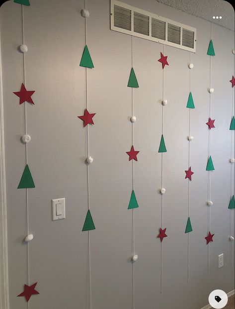 Classroom Christmas Decorations, Christmas Tree Star, Christmas Decor Inspiration, Easy Christmas Decorations, Christmas Balloons, New Year's Crafts, Christmas Hanging Decorations, Diy Christmas Decorations Easy, Christmas Classroom