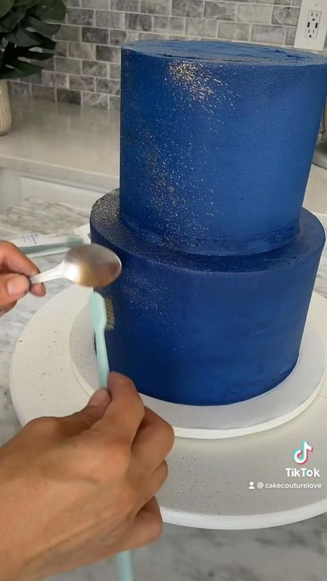 Galaxy or space cake how-to! [Video] | Buttercream cake decorating, Easy cake decorating, Cake decorating frosting Cake Making Tools, Rodjendanske Torte, Decorating Frosting, Galaxy Cake, Fondant Cake Designs, Cake Decorating Icing, Remove Unwanted Hair, Unique Birthday Cakes, Buttercream Cake Decorating