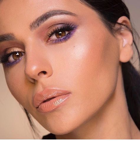 Purple Eyeliner Brown Eyes, Makeup With Purple Dress, Purple Wedding Makeup, Eyeliner Brown Eyes, Teni Panosian, Layout Makeup, Makeup Social, Eyeliner Brown, Mauve Makeup