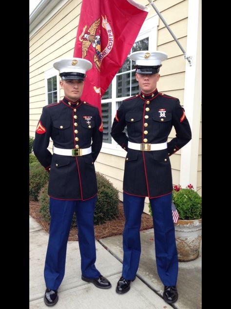 My boys Marine Dress Blues Uniform, Us Marines Uniform, Marines Dress Blues, Usmc Dress Blues, Marine Corps Uniforms, Usmc Uniforms, Marines Uniform, Military Dress Uniform, Military Wreath