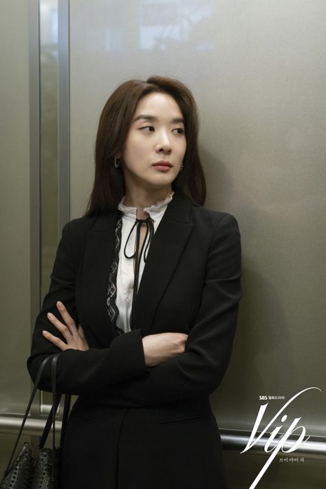 Vip Kdrama, Lee Chung Ah, Jae Ha, Coat Outfit Casual, Jang Nara, Flower Crew, Lawyer Fashion, Lee Hyun, Scene Image