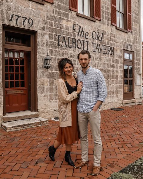 24 Hours in Bardstown: The Bourbon Capital of the World - Sierra in the City Bourbon Trail Outfit Fall, Bourbon Trail Kentucky Outfits Fall, Bourbon Trail Outfit, Bourbon Tour Outfit, Bourbon Trail Kentucky Outfits, Trail Outfits, Bourbon Tour, Bardstown Kentucky, Kentucky Attractions