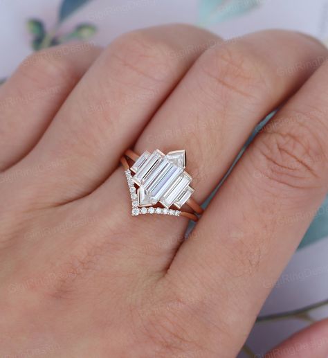 Hexagon Ring Engagement, Elongated Hexagon Engagement Ring, Unique Rose Gold Engagement Ring, Engagement Ring Cluster, Hexagon Engagement Ring, Deco Rings, Unique Engagement Ring Settings, Ring Inspo, Moissanite Engagement Ring Set