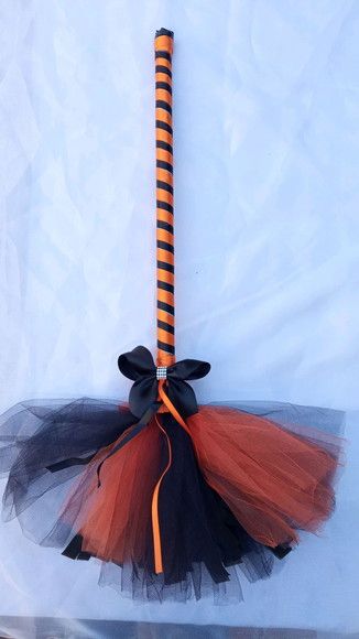 Diy Tulle, Halloween Infantil, Halloween Tutu, Fun Halloween Crafts, Adornos Halloween, Witch Diy, Halloween Hats, Homemade Halloween, Fall Halloween Crafts