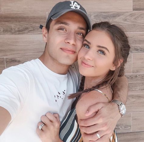 Couple Selfies Poses, Jess And Gabe, Gabriel Conte, Couple Selfie, Poses Selfie, Dylan Sprouse, Wedding Couple Poses Photography, Couple Selfies, Couple Picture Poses