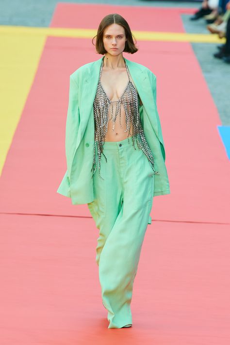 Stella McCartney Spring 2023 Ready-to-Wear Collection | Vogue Fashion Trend Forecast, English Fashion, 2023 Ready To Wear, Dolce E Gabbana, Spring 2023, Fashion Show Collection, Fashion Week Spring, Primavera Estate, Outlander