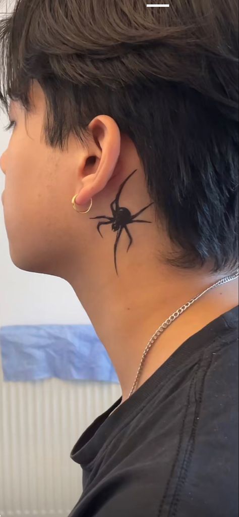 Neck Tattoos Spider, Spider Man Neck Tattoo, Alternative Neck Tattoo, Spider Behind The Ear Tattoo, Spider Tattoo Neck, Spider Web Ear Tattoo, Spider Neck Tattoo, Side Neck Tattoo, Spider Tattoo