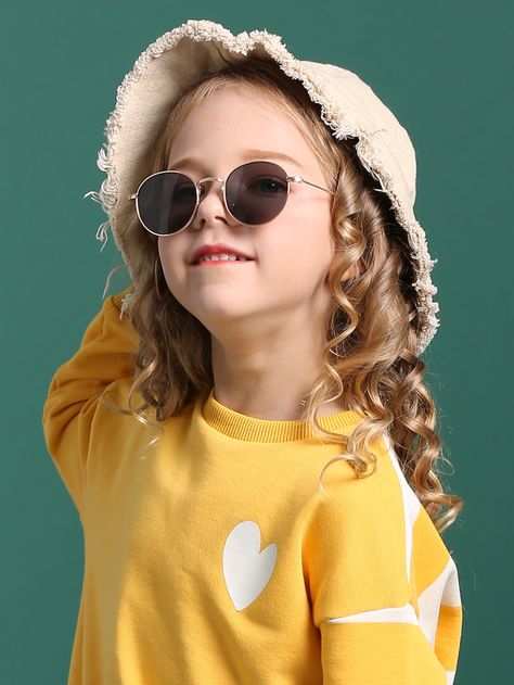 Baby Sunglasses, Baby Eyes, Kids' Braids, Kids Glasses, Stylish Glasses, Photoshoot Concept, Fashion Glasses, Stylish Hats, Cool Sunglasses