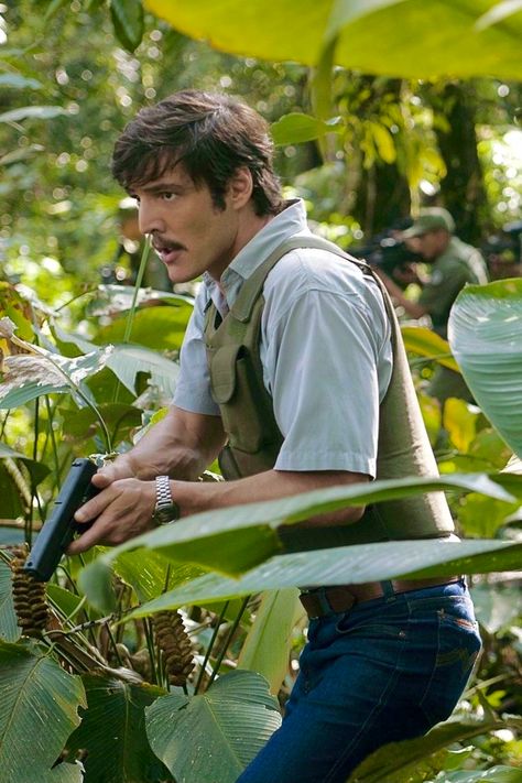 Tac Vest, Pedro Pascal Narcos, Don Pedro, Penn Badgley, Hugh Dancy, Christian Bale, Pedro Pascal, Henry Cavill, Tom Cruise