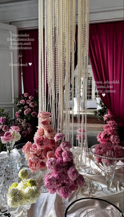 Arbour Flowers, Feather Party, Flower Arrangement Designs, Wedding Event Design, Modern Flower Arrangements, Dinner Decoration, Hanging Flowers, Modern Flower, Wedding Deco