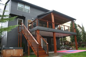 Second story deck with cover for ground floor suite. Addition of tall backuard hedges to block neighbour's Main Floor Remodel, Second Floor Deck, Ideas Terraza, Second Story Deck, Deck Remodel, Covered Back Patio, Glass Balcony, Modern Deck, Two Story House