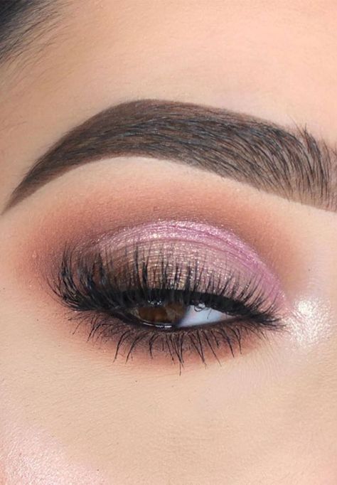 Neutral eyeshadow with subtle pink The eyes have a beautiful blend of color of brown and pink. This eyeshadow looks is stunning, features a beautiful... Subtle Pink Eyeshadow, Very Easy Makeup, Eye Makeup Trends, Natural Eyeshadow Looks, Prom Makeup For Brown Eyes, Glam Eyeshadow, Ball Makeup, Smokey Makeup, Pink Eyeshadow Look