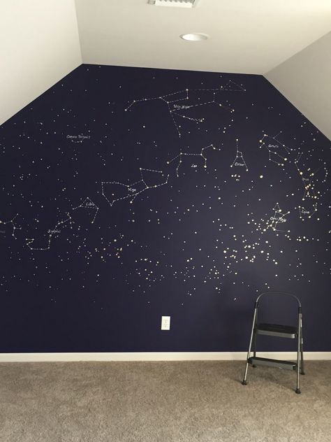 Constellation map mural. Painted with gold and silver paint pens in a deep blue wall. Map Mural, Minimalist Dekor, Map Murals, Constellation Map, Silver Paint, Style At Home, Dream Rooms, Blue Walls, Paint Pens