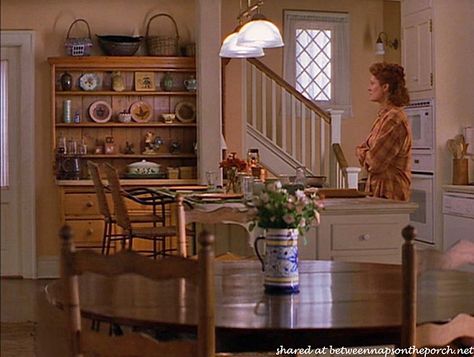 House In Stepmom Movie Is Real, Take The Tour American House Interior, Stepmom Movie, 90s House, Ed Harris, 90s Home, American Interior, Susan Sarandon, Casas Coloniales, Victorian Home