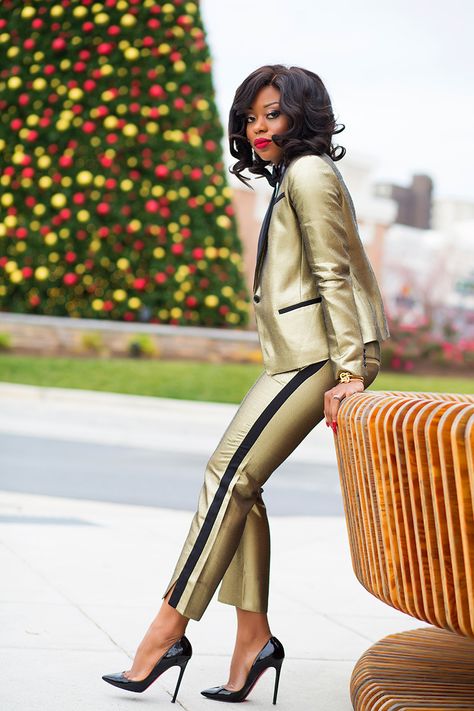 Holiday Ready in Suit Female Tux, Holiday Suits, Business Dress Women, Gold Suit, Pant Suits For Women, Holiday Photoshoot, Metallic Pants, Model Outfit, Gold Outfit