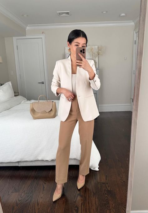 Cream Blazer Outfits For Women, Cream Blazer Outfit, Networking Event Outfit, Event Outfit Ideas, Outfit Formal Mujer, White Blazer Outfits, Classy Business Outfits, Cream Suit, Outfit Elegantes