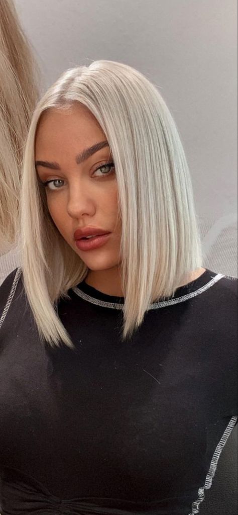 Blonde Bob Platinum, Platinum Lob Haircut, Bright Blonde Short Hair, White Bob Haircut, 40 Year Old Haircuts For Women, Scalp Bleach Blonde, Ice Blonde Bob, Short Icy Blonde Hair, Platinum Short Hair