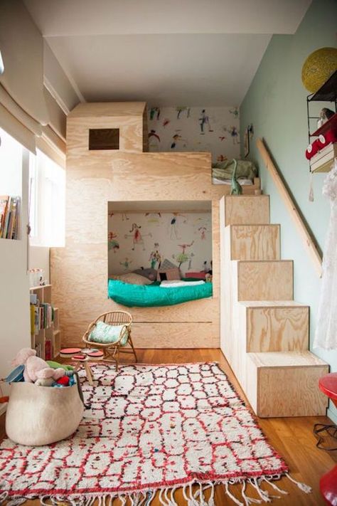 Design Ložnic, Beds For Small Rooms, Small Kids Room, Built In Bunks, Bunk Beds With Stairs, Bunk Bed Designs, Space Bedding, Kids Bunk Beds, Kids Bedroom Sets