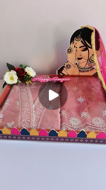 Wedding Gifts Packing Ideas, Wedding Dresses Packing Ideas, Wedding Items Decoration, Saree Decoration Ideas Wedding, Unique Wedding Ideas Creative Diy, Dress Packing Ideas Gift, Thali Decoration Ideas Indian Weddings, Wedding Gift Pack Wrapping Ideas, Saree Decoration Ideas