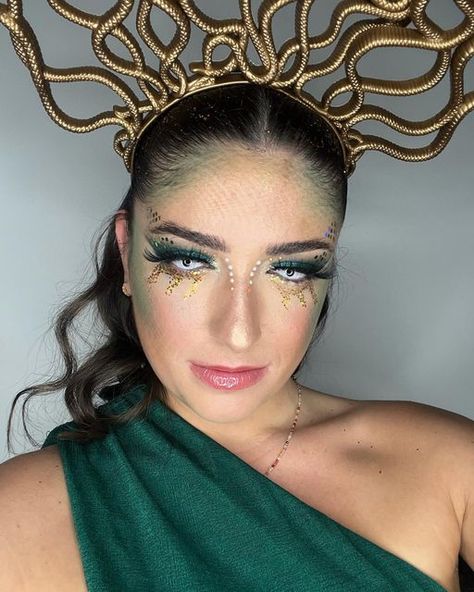 Halloween Medusa, Medusa Makeup, Halloween Fantasia, Goddess Halloween, Halloween 23, Halloween Costumes Women, Halloween Outfits, Halloween Makeup, Natural Makeup