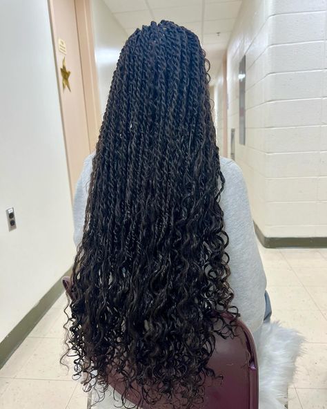 Boho knotless twists with curled ends just in time for Homecoming! This style is my favorite. I’m in love with how these twists turned out! 😍 Want results like these? Book now with Hair by Hampton.💙✨ #BohoTwists #bohoknotlesstwist #KnotlessBraids #HomecomingReady #HairByHampton #ProtectiveStyles #HBCUHair #NaturalHairGoals #HamptonUniversityHair #HealthyHairJourney #BlackHairInspo #BraidsForDays #HBCUStylist #HairTransformation #HairInspo #NaturalBeauty #HairCareTips #CurlyHairRoutine #LAHai... Knotless Twists, Curled Ends, Hampton University, Boho Knotless, Boho Twists, Healthy Hair Journey, Curly Hair Routine, Hair Transformation, Hair Care Tips