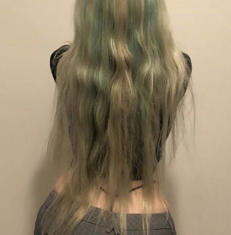 Y2k Hair, Green Highlights, Hair Streaks, Dye My Hair, Jairzinho, Hair Inspiration Color, Hair Inspo Color, Dream Hair, Green Hair