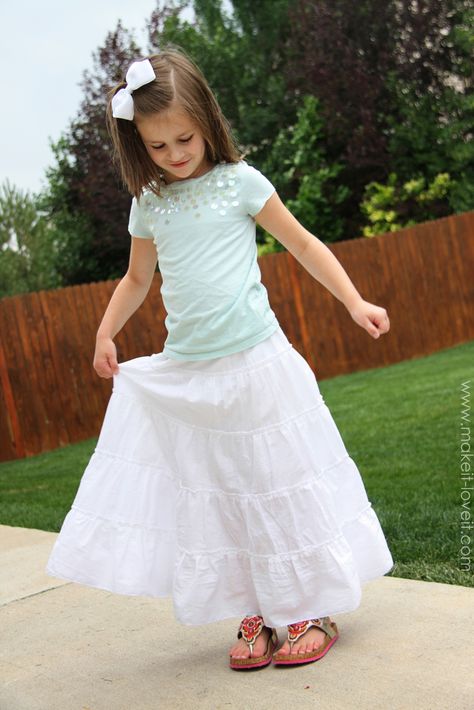 Tiered Skirt with measurements Maxi Skirt Tutorial, Maxi Skirt Pattern, Diy Skirts, Handmade Skirts, Skirt Tutorial, Diy Skirt, Skirts For Kids, Tiered Maxi Skirt, Sewing Skirts